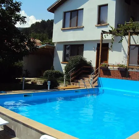 Villa House Mirlevi *